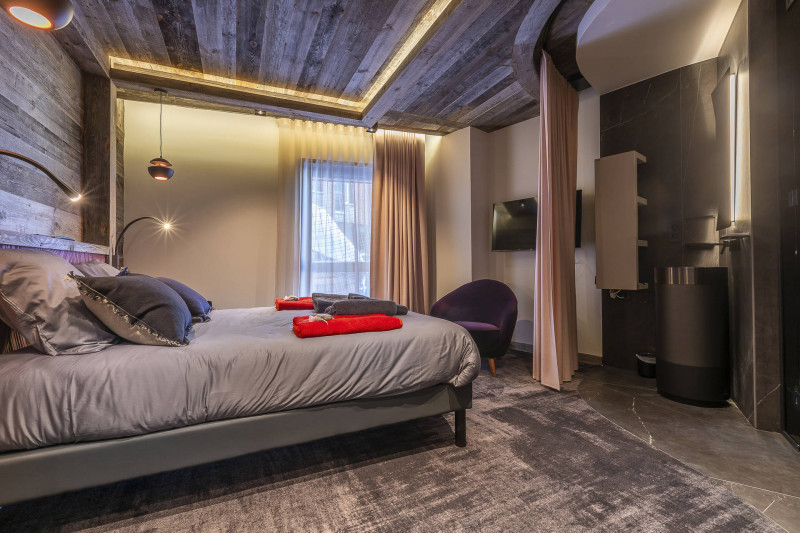 _lv_images__lot_0002800206_09_9526329