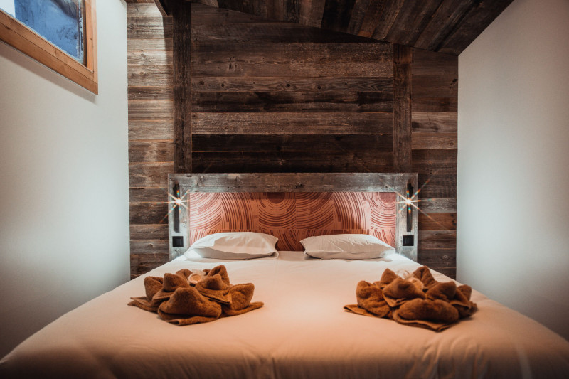 _lv_images__lot_0002800207_08_9956244