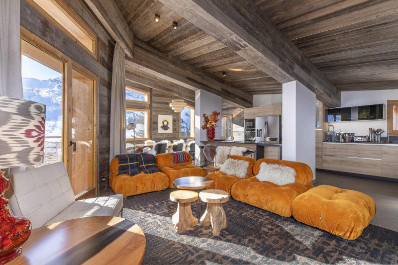 _lv_images__lot_0002800208_04_10112411