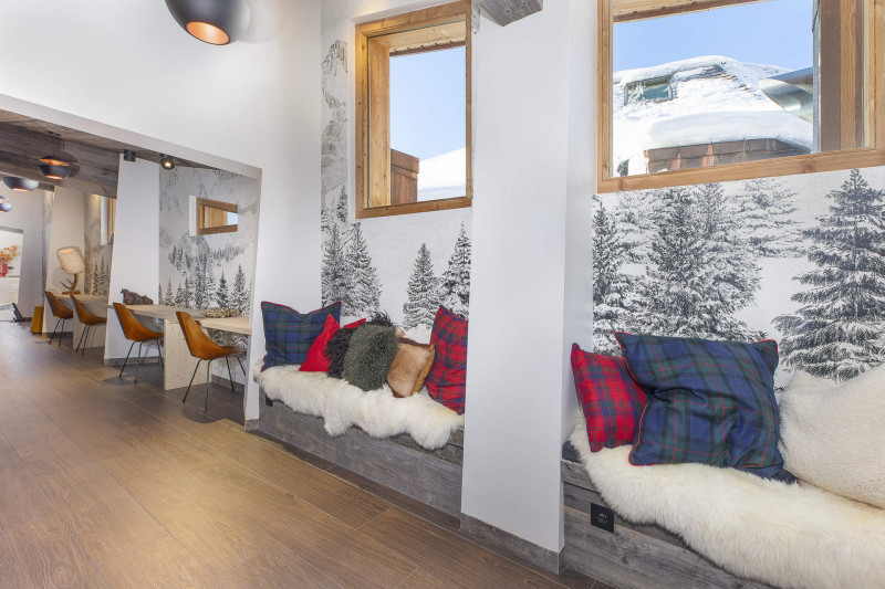 _lv_images__lot_0002800208_08_9315614