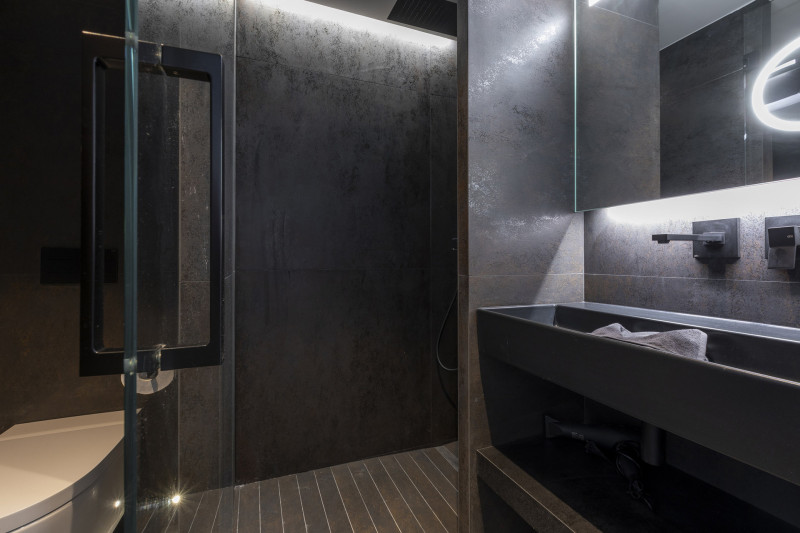 _lv_images__lot_0002800208_11_9373636