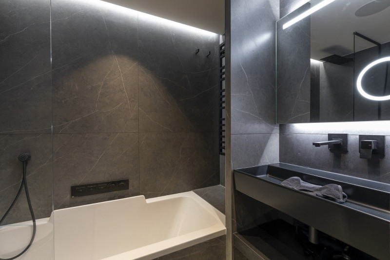 _lv_images__lot_0002800208_13_10244566