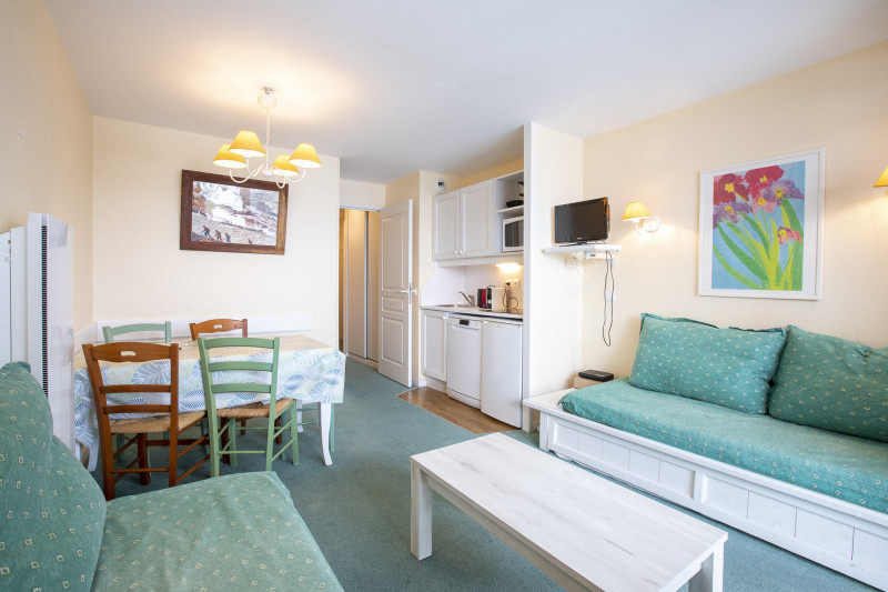 _lv_images__lot_0002800233_07_10239313