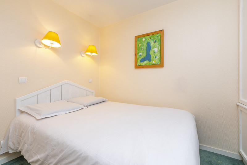 _lv_images__lot_0002800233_11_9938117