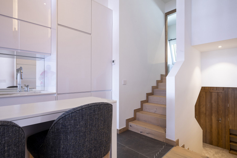 _lv_images__lot_0002800237_14_10316433