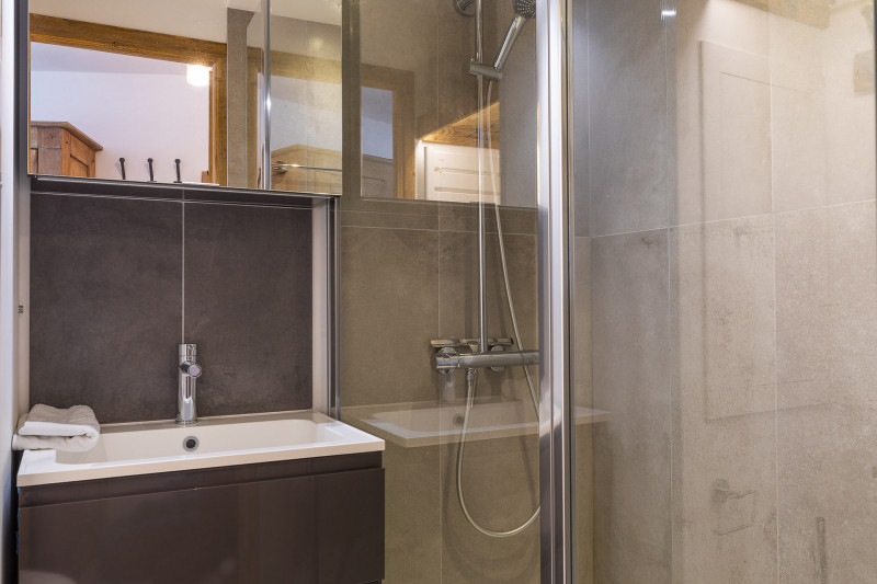 _lv_images__lot_0002800238_10_9568467