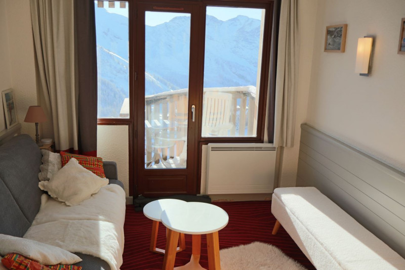 _lv_images__lot_0002800241_01_10303432