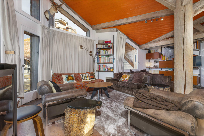 _lv_images__lot_0002800264_03_9718656