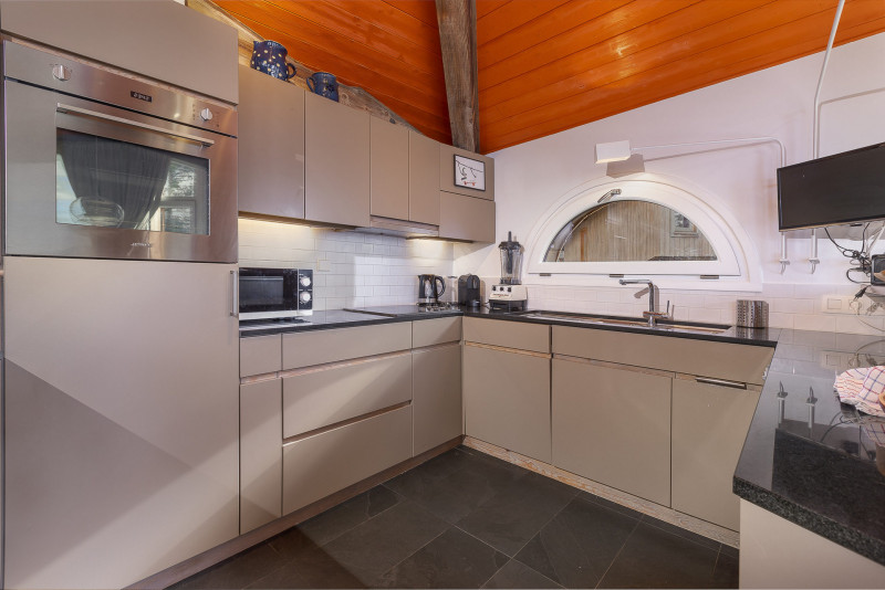 _lv_images__lot_0002800264_05_10331853