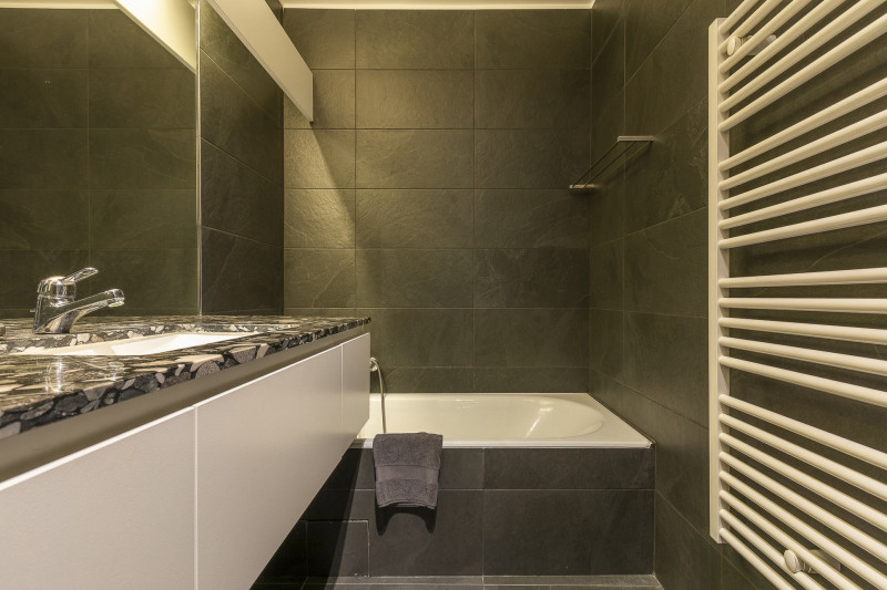 _lv_images__lot_0002800264_11_9199611