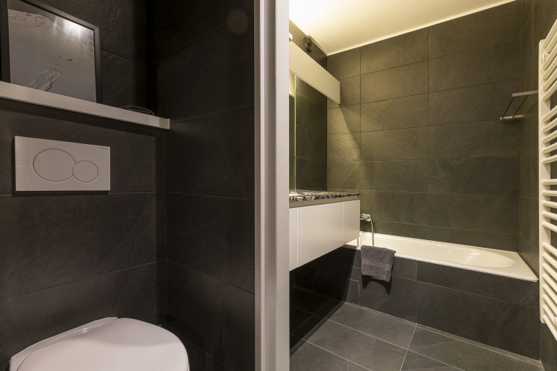 _lv_images__lot_0002800264_13_9804177