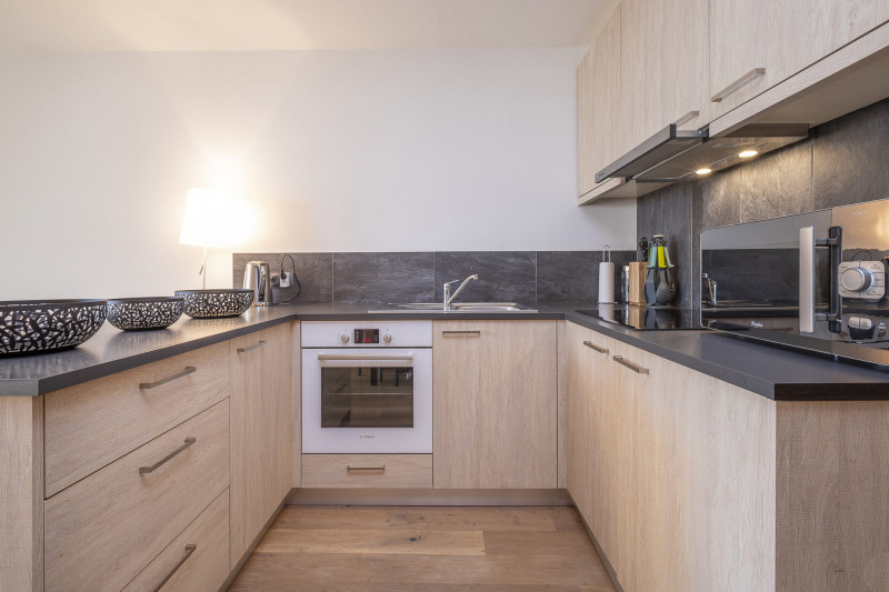 _lv_images__lot_0002800272_08_9181583