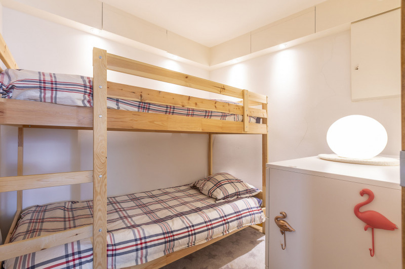 _lv_images__lot_0002800272_12_9214217