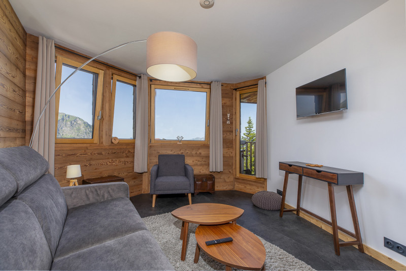 _lv_images__lot_0002800278_04_9865943