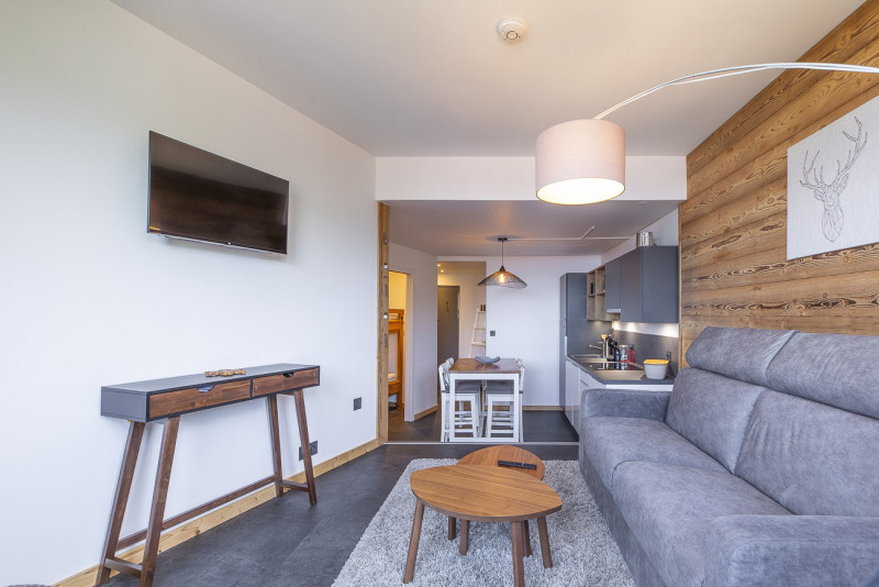 _lv_images__lot_0002800278_05_9324597