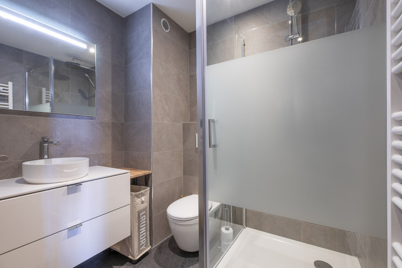 _lv_images__lot_0002800278_14_9324606