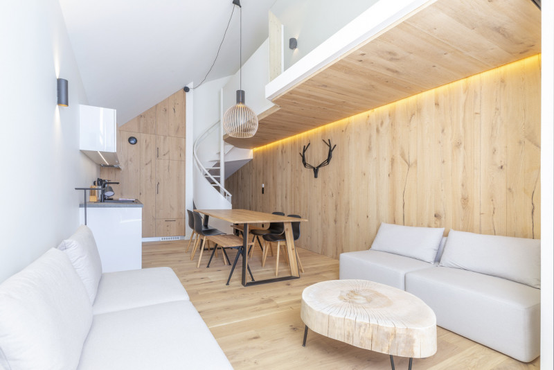 _lv_images__lot_0002800281_05_9180025