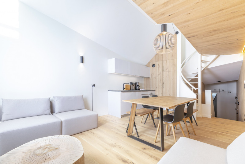 _lv_images__lot_0002800281_06_10346956