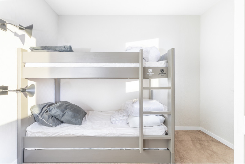 _lv_images__lot_0002800296_12_9259836