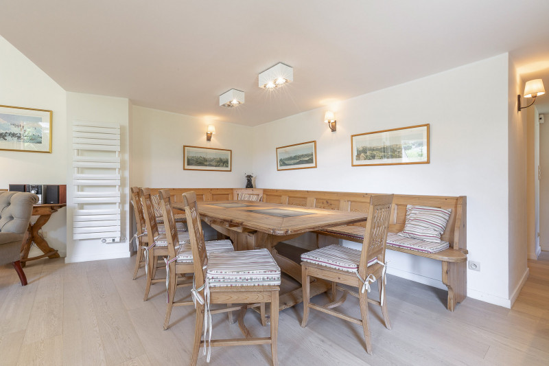 _lv_images__lot_0002800308_04_9705333