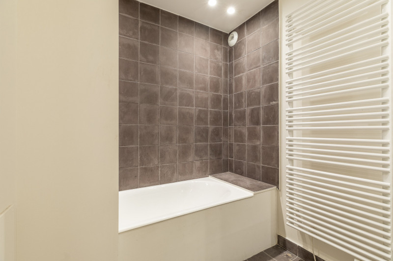 _lv_images__lot_0002800308_11_9540571