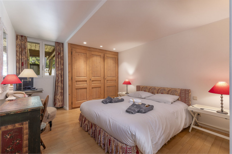 _lv_images__lot_0002800308_12_9580116