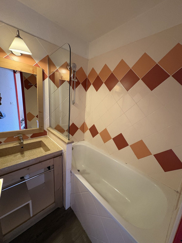 _lv_images__lot_0002800316_03_9672798