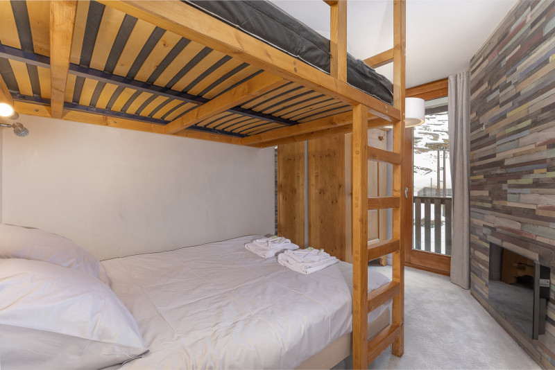 _lv_images__lot_0002800321_11_9436466