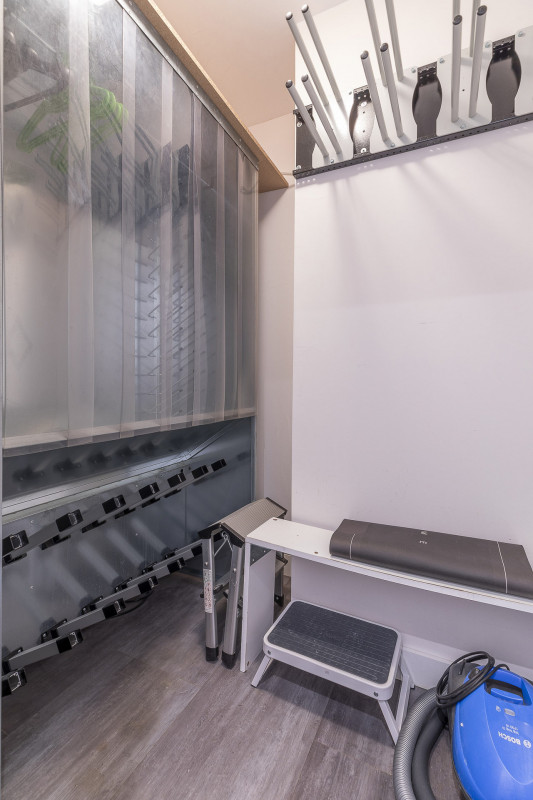 _lv_images__lot_0002800321_15_10384449