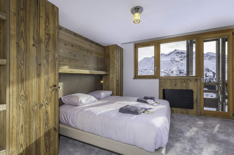 _lv_images__lot_0002800345_06_9796448