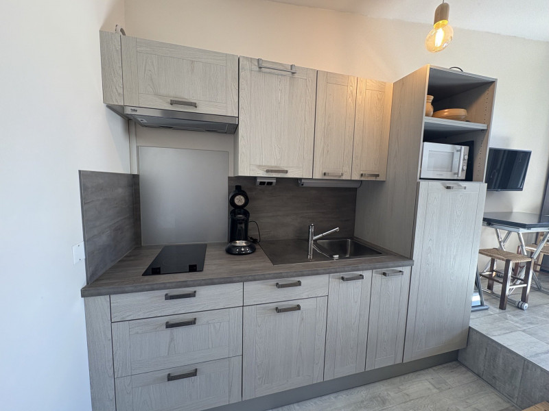 _lv_images__lot_0002800346_04_10356399