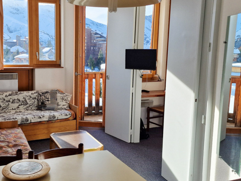 _lv_images__lot_0002800358_02_9879088