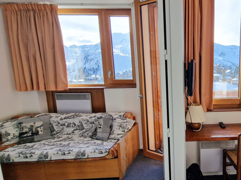 _lv_images__lot_0002800358_03_9706641