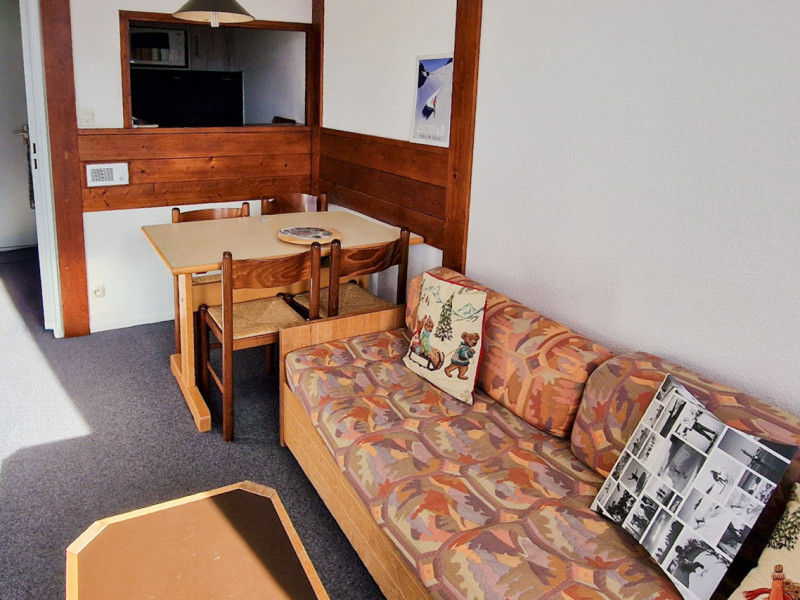 _lv_images__lot_0002800358_04_9832342