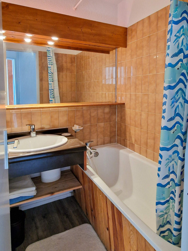 _lv_images__lot_0002800358_08_9673341