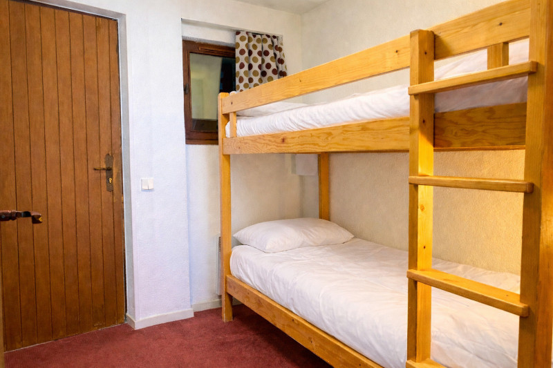 _lv_images__lot_0002800359_06_10393754