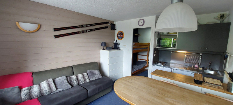 _lv_images__lot_0010070003_04_9372564