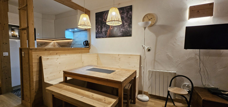 _lv_images__lot_0010100806_03_9822227