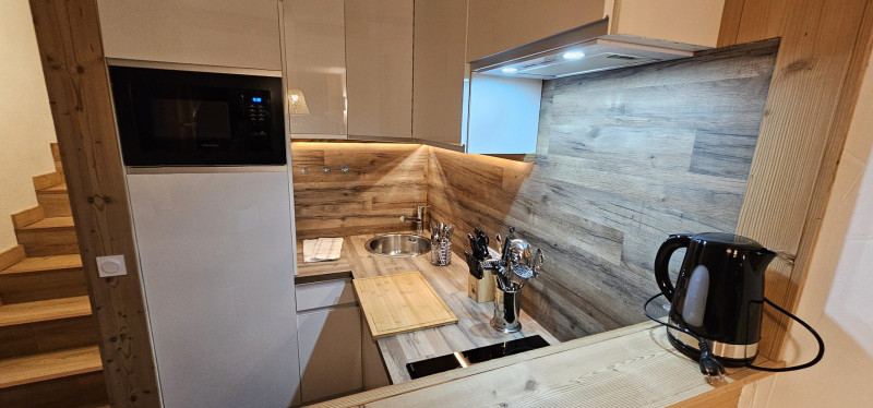 _lv_images__lot_0010100806_04_9730157