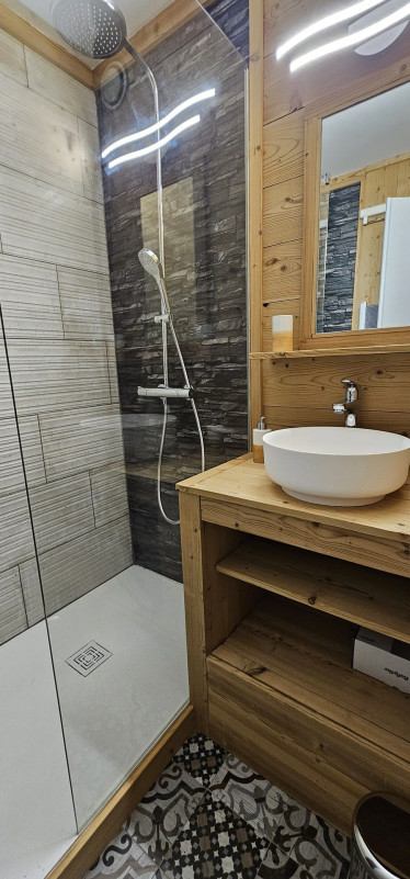 _lv_images__lot_0010100806_05_9750292