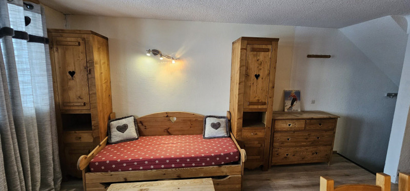 _lv_images__lot_0010100812_02_10192088