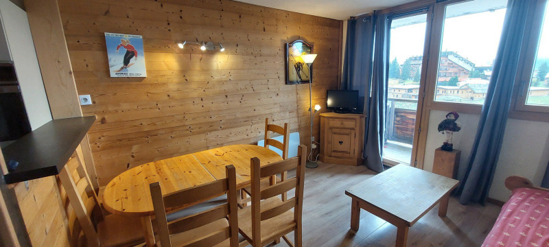 _lv_images__lot_0010100812_04_9882525