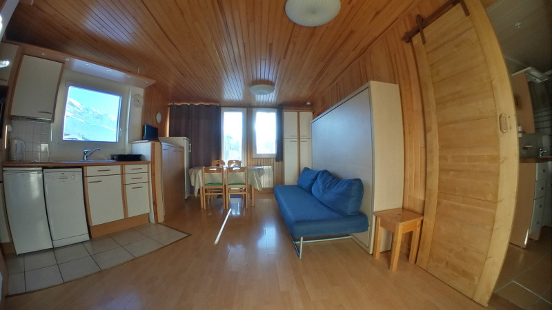 _lv_images__lot_0010120402_02_9178401