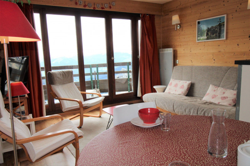 _lv_images__lot_0020392334_03_10241252