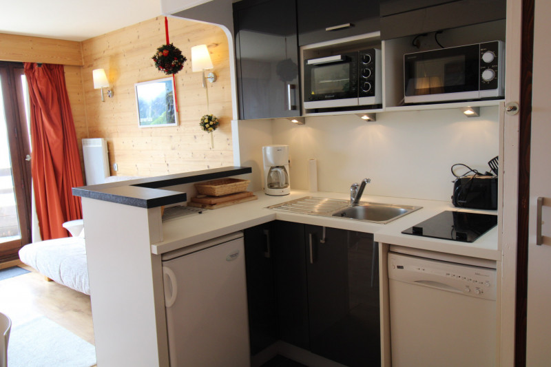 _lv_images__lot_0020392334_05_9332033