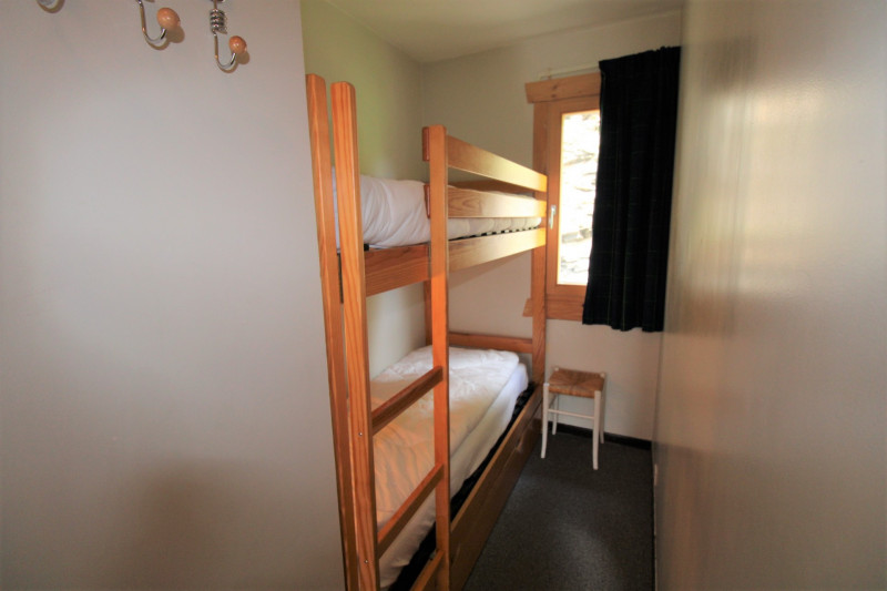 _lv_images__lot_0020392334_06_10387624