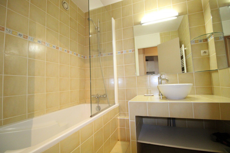 _lv_images__lot_0020392335_09_10000302 _lv_images__lot_0020392335_09_10000302