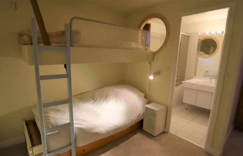 _lv_images__lot_0020392337_12_10312165