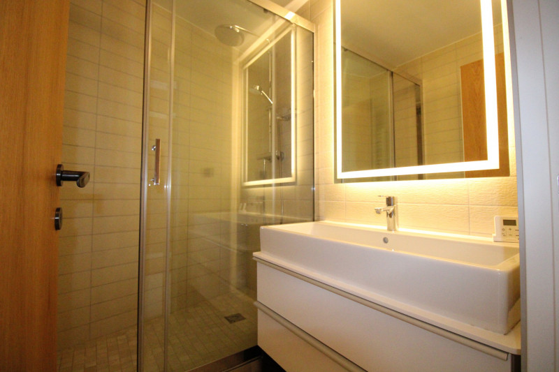 _lv_images__lot_0020392341_08_10357323