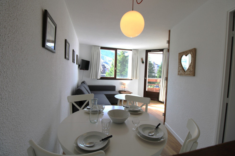 _lv_images__lot_0020392342_01_10143592